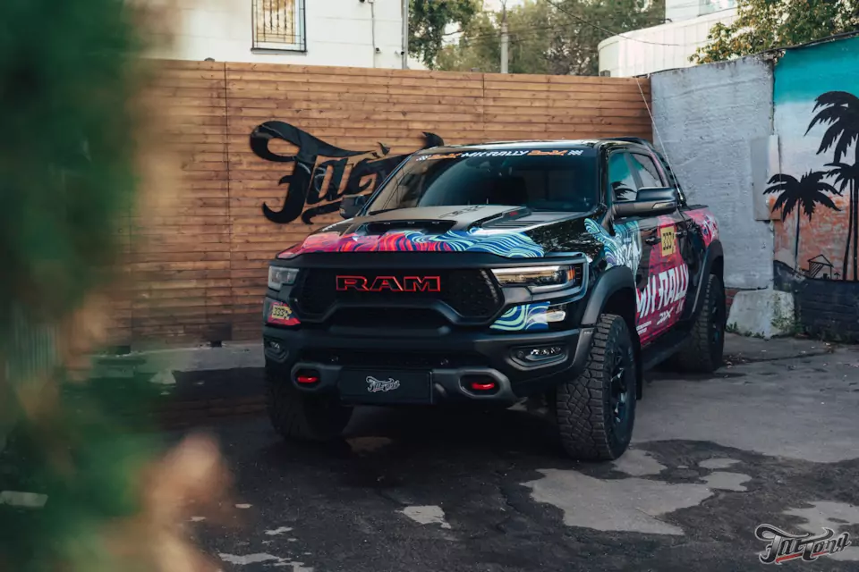 Подготовка RAM TRX для участия в MK Rally 2024: установка тормозной системы Brembo, окрас суппортов, оснащение кузова крышкой и дополнительной розеткой